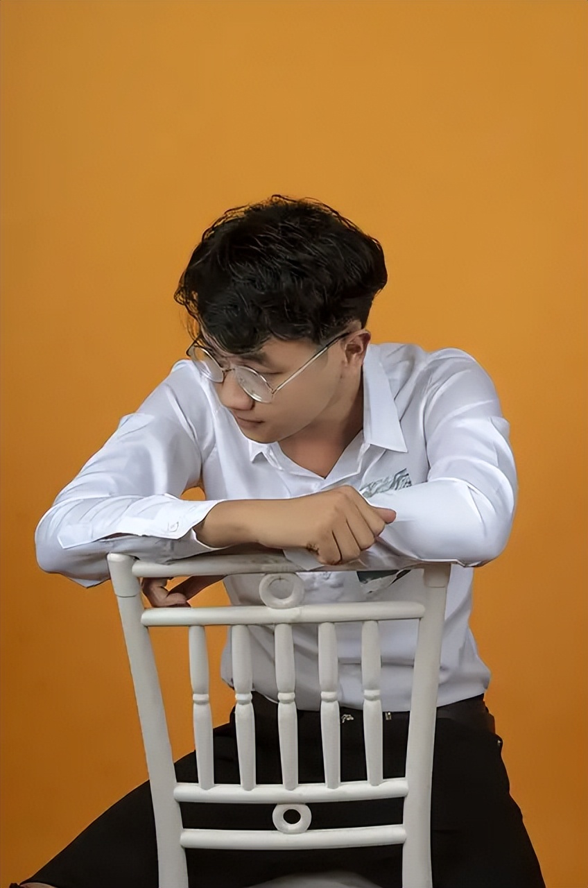 现在大学出来都找不到工作,一个初中毕业生出来能做什么呢?