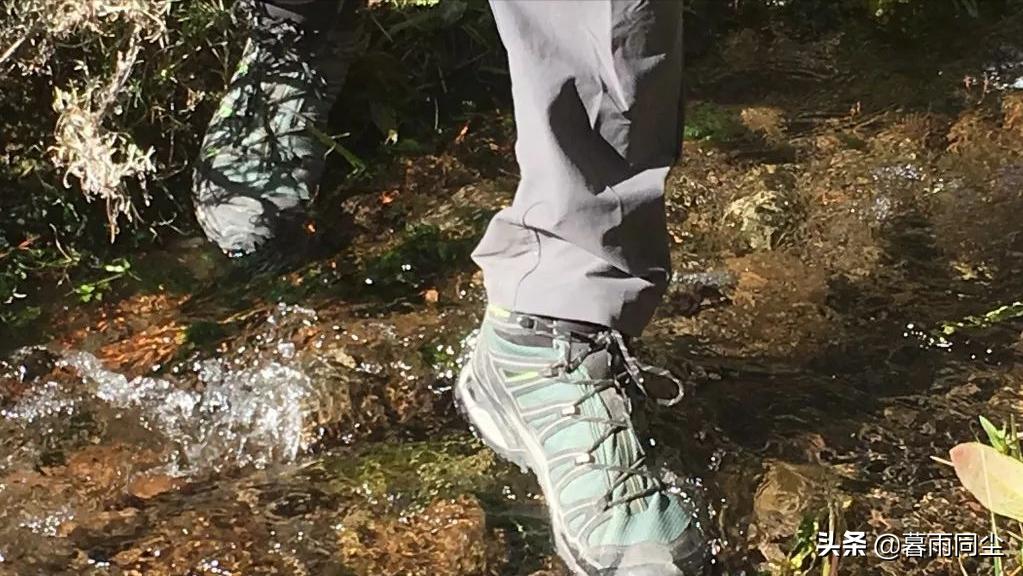 冬季穿什么样的徒步登山鞋,徒步登山哪种鞋适合