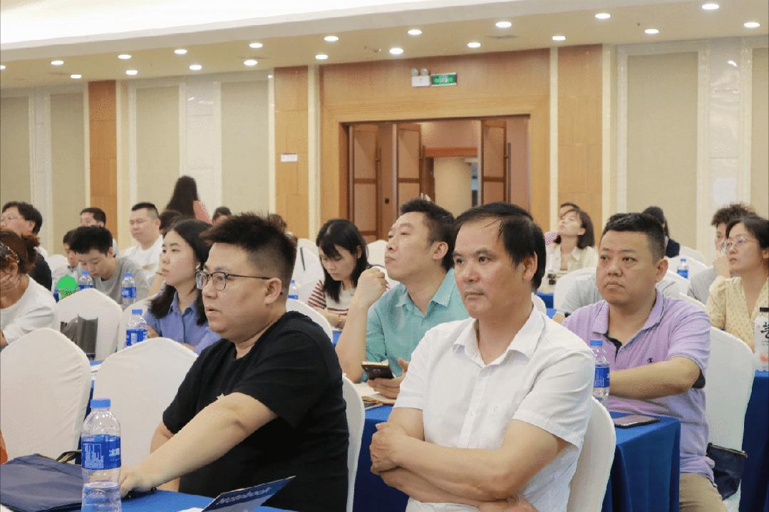 明建数智研究院钟院长受邀主讲长建协建筑行业风控及法务培训！