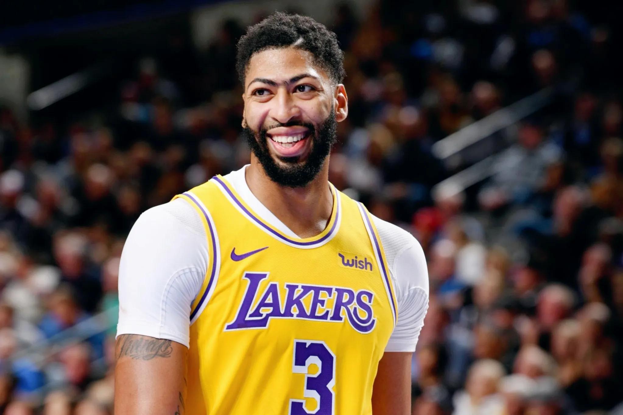 满打满算，NBA现役球员中，仅有以下五位能够被称为攻防一体