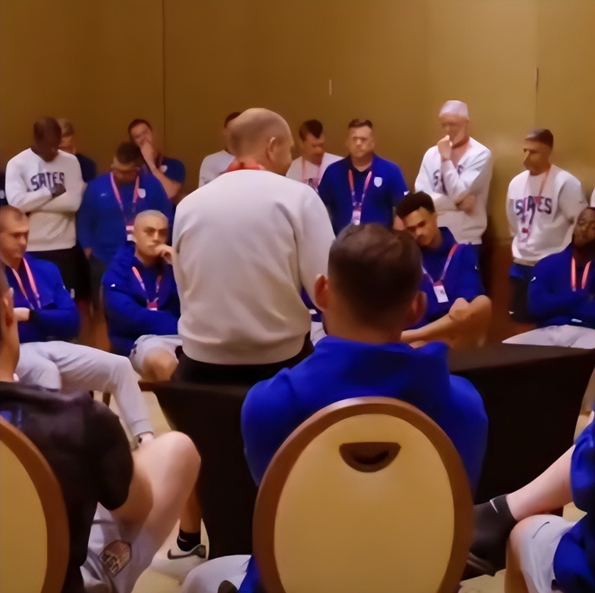 刚过完80大寿，拜登惦记世界杯“战况”，连线美国队加油鼓气