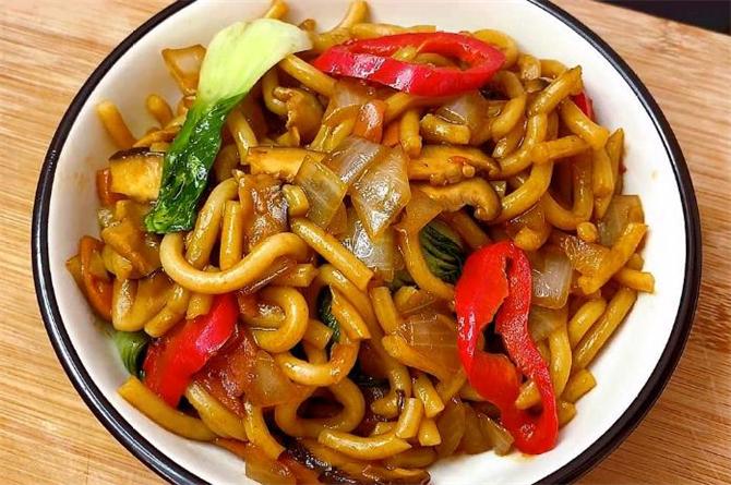 乌冬面是什么料,乌冬面和一般面条的区别