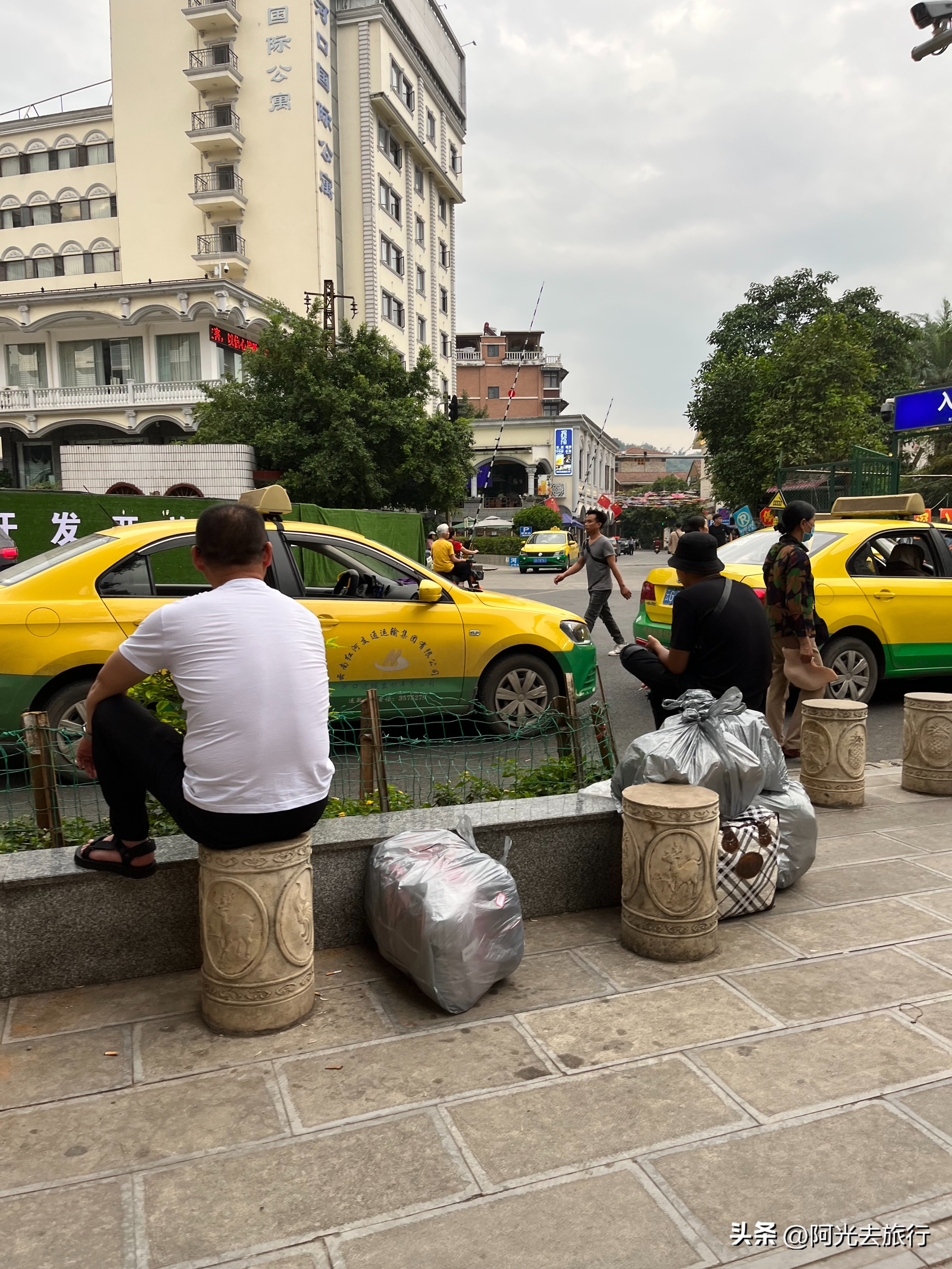 越南人看云南河口县城全景,云南河口看越南老街