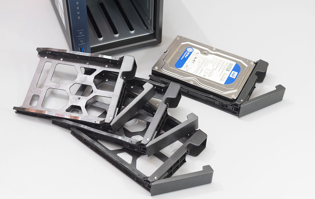 威联通TS-416详测，支持Docker，影音娱乐入门NAS丨西数红盘Plus