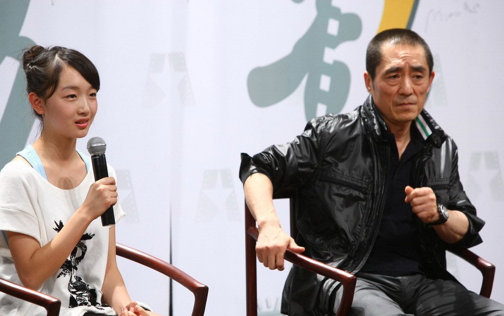 周冬雨退出演艺圈了吗,周冬雨当初没签约张艺谋吗