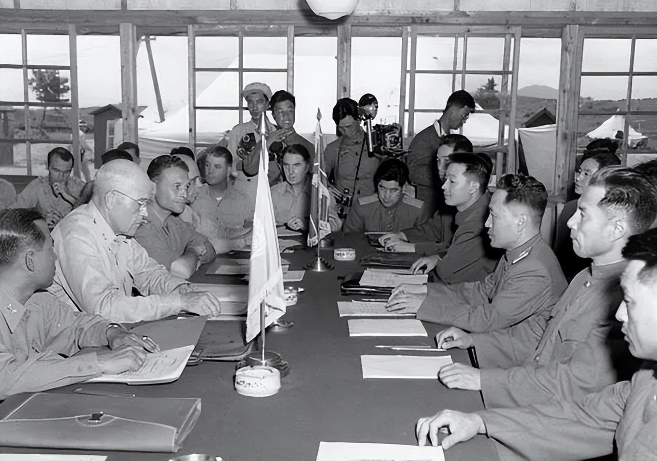 豆瓣8.6，这部韩剧也太敢拍了！韩国*队军**的*裤底**都被扒光了！