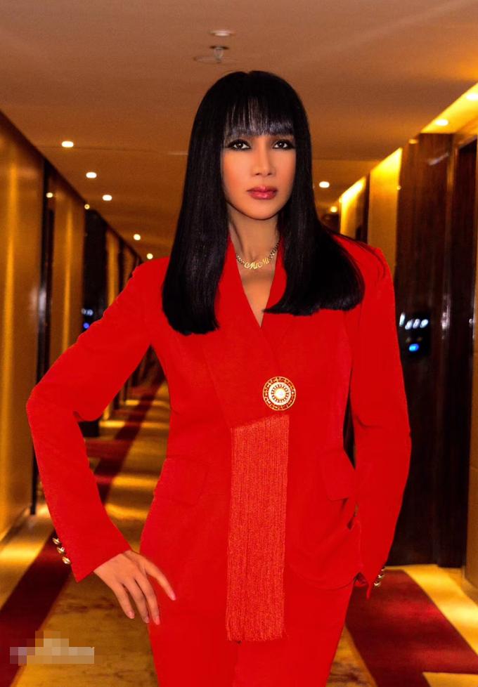 因男友与毛宁发生冲突，她成为了内地第一位被封杀的女艺人