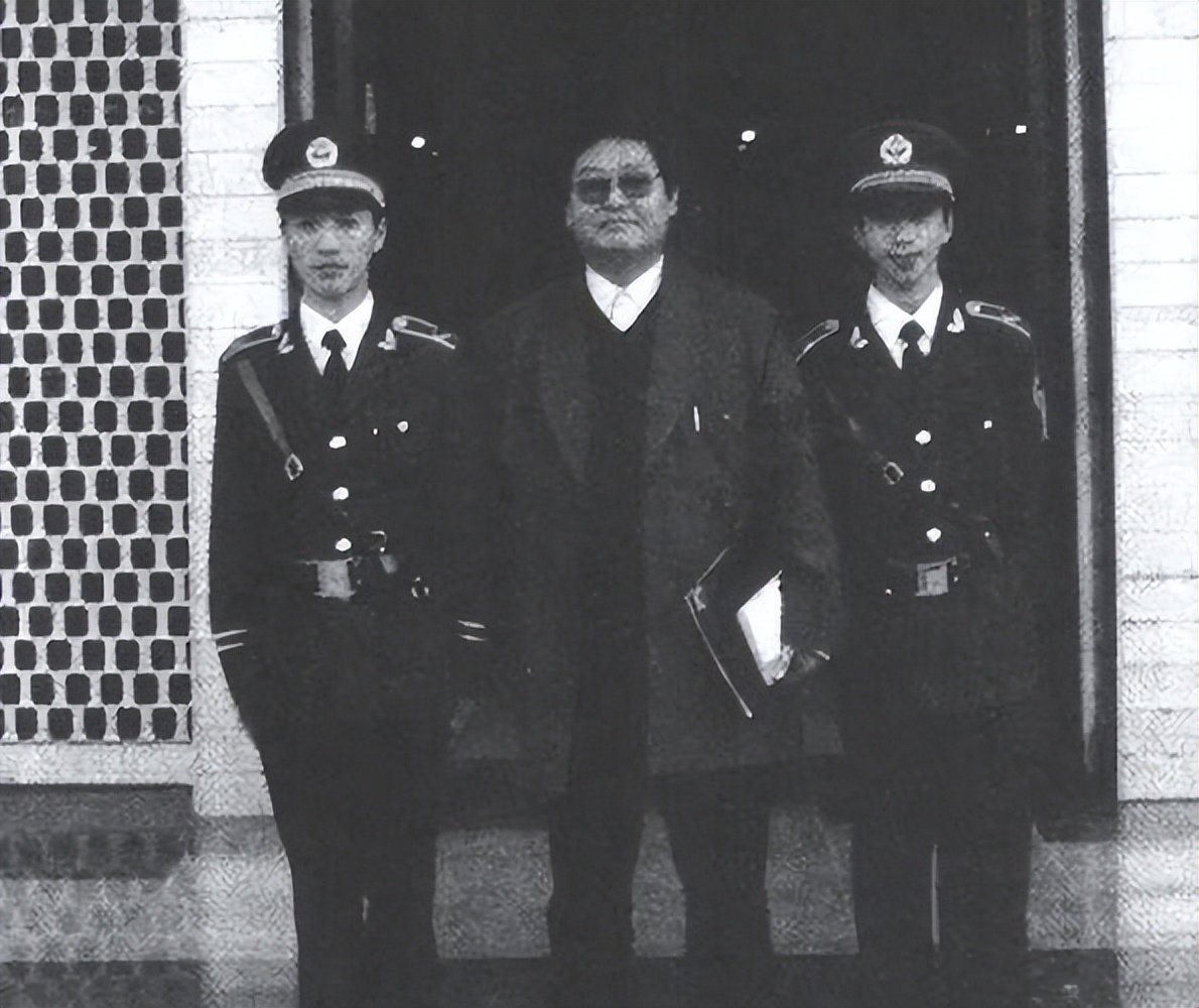 杨怀定是怎样买卖国库券的,杨怀定收购国债卖给谁