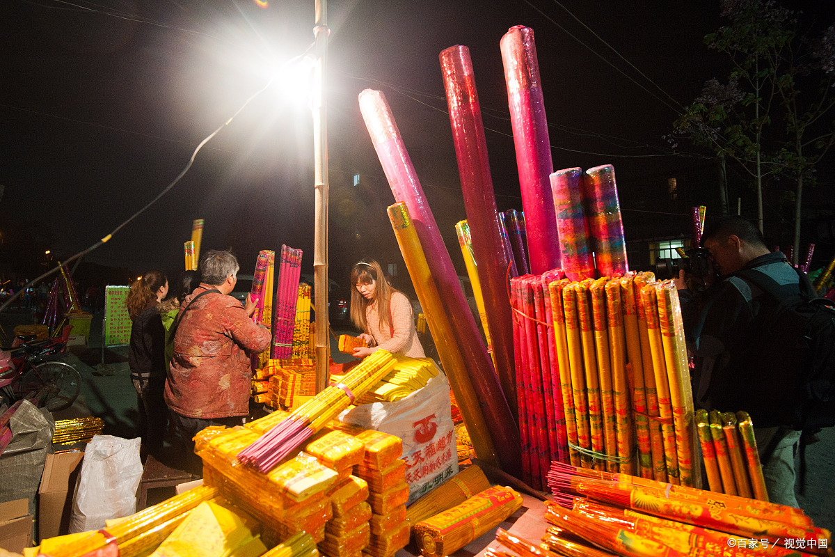 过年烟花小摊怎么赚钱,烟花小摊赚钱吗