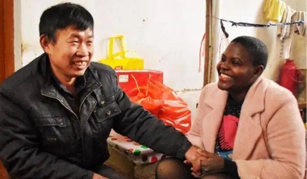 15年非洲女孩嫁40岁河南农民，婚后洗衣做饭下地干活，被评好媳妇