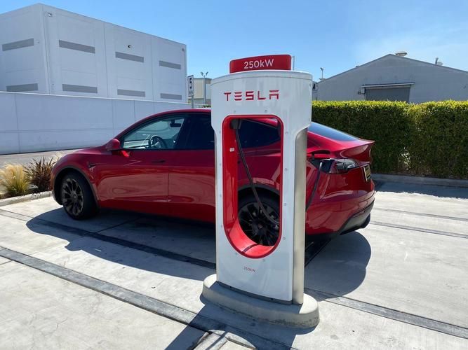 特斯拉长假出行真实体验,特斯拉日常使用和长途旅行