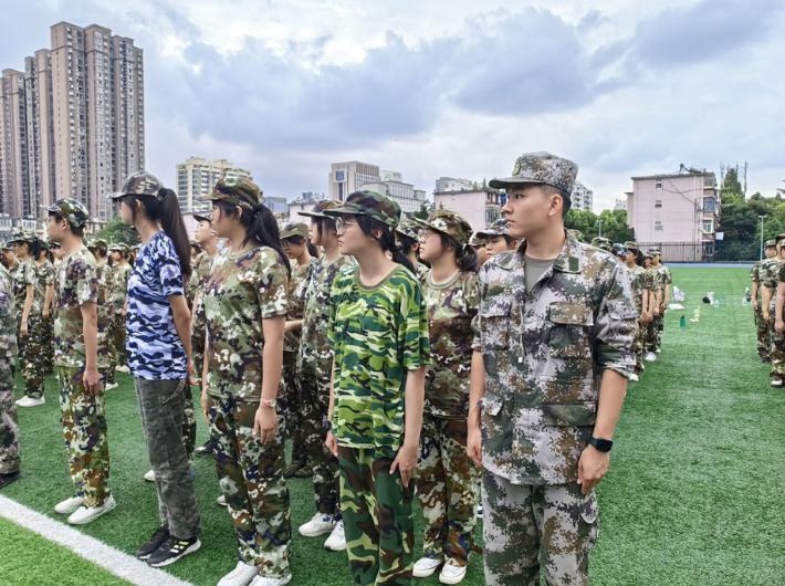 杩峰僵鍐涜绯诲垪,杩峰僵鍐涜鐗硅緫