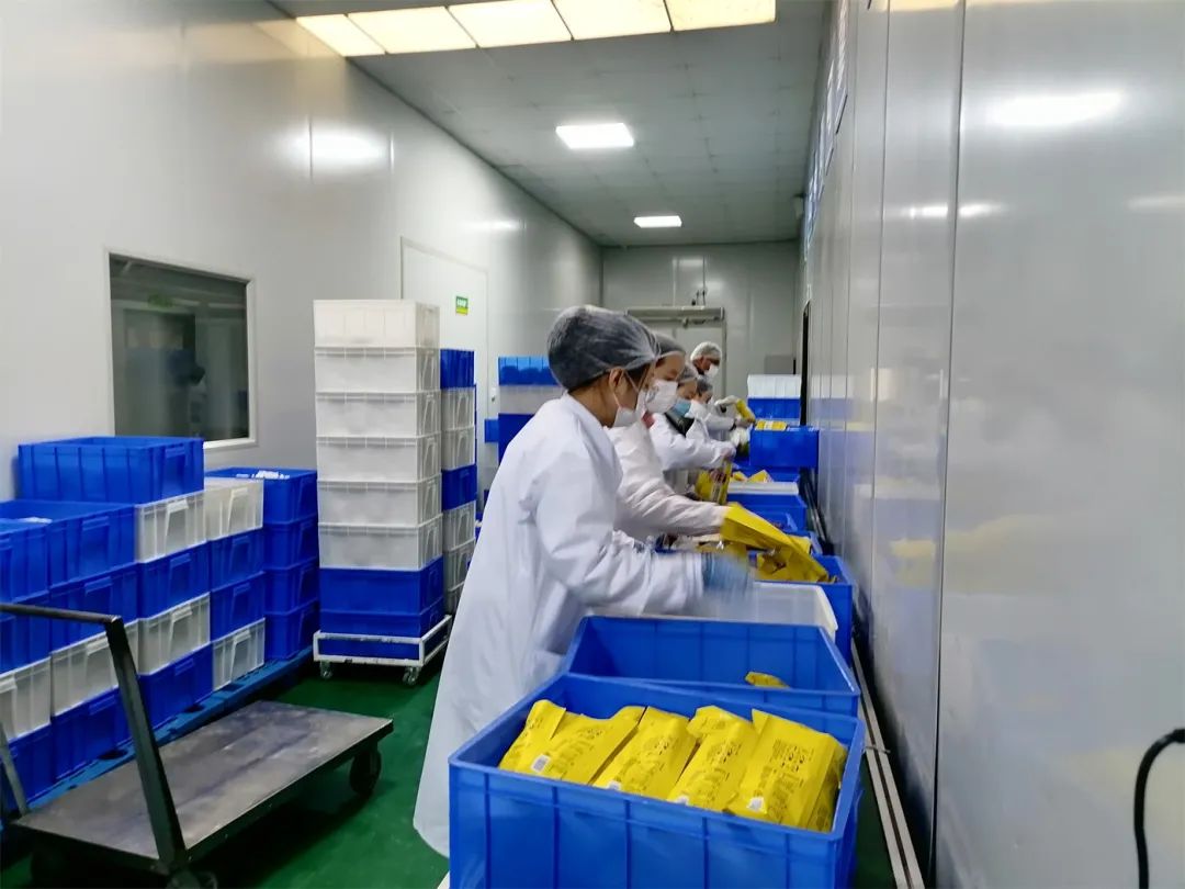 擀面皮与臊子面华厦集团100万元民生物资驰援西安