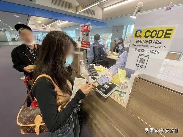 看到中国游客团今出境后韩国日本官方差距悬殊一个动口一个已动手