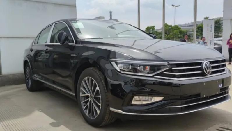 大众迈腾15款1.8t豪华车主口碑,大众迈腾怎么看车配置