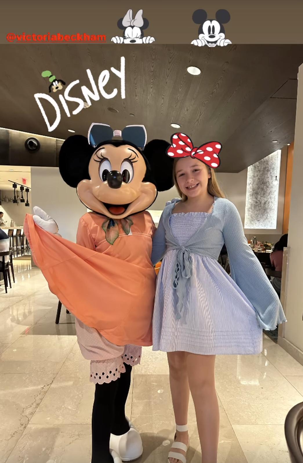 贝克汉姆二公子小七,贝克汉姆夫妇带孩子们畅游迪士尼