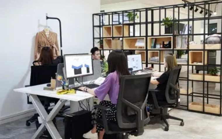 一直在亏钱的人,一直在赚钱却还是很穷