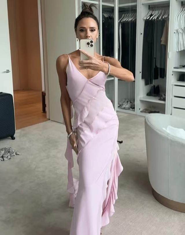 贝克汉姆分享妻子冻龄,贝克汉姆老婆年轻惊艳写真