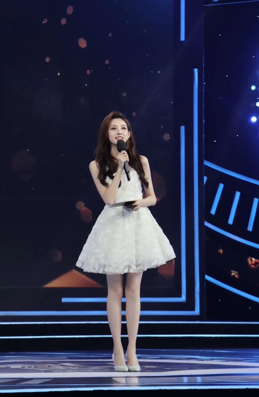 央视美女主持人马凡舒简历,央视美女马凡舒