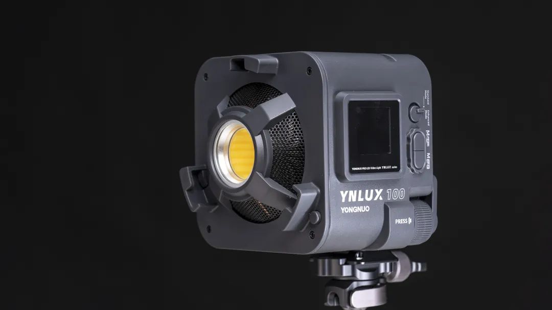 永诺ynlux100补光灯电池,永诺ynlux100pro使用教程