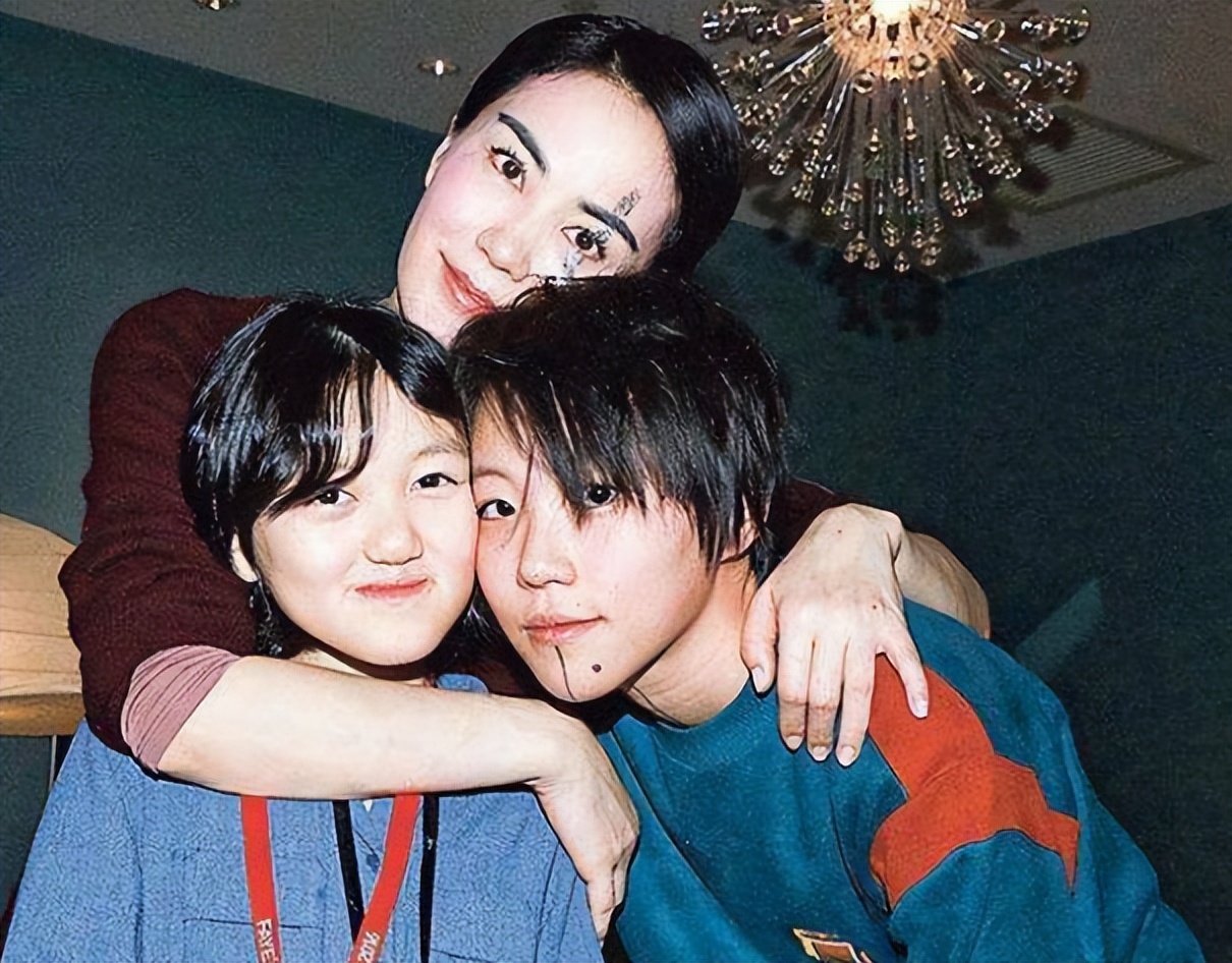 王菲谢霆锋现在婚姻近况咋样,李亚鹏王菲谢霆锋近况