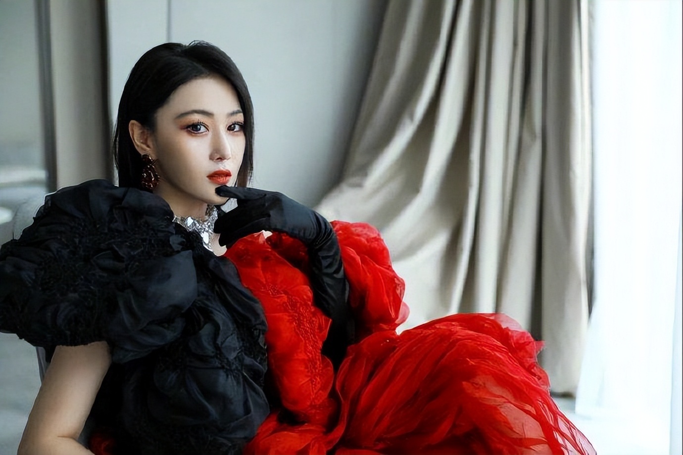 张馨予嫁兵哥哥后风格大变,张馨予首次回应自己的黑料