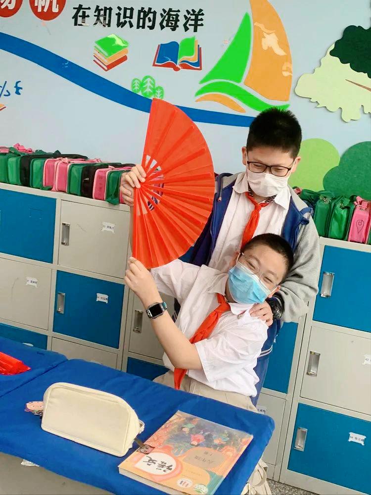 新建路小学课间操舞动青春,舞动青春课间操小学