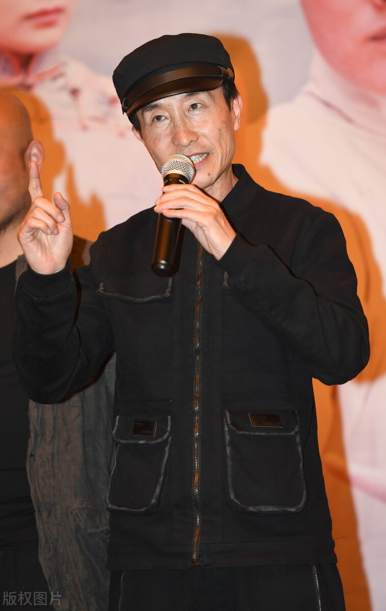 冯潇霆调侃足球视频,前国足队长冯潇霆暗讽巩汉林