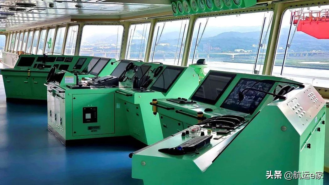 24000teu级超大型集装箱船排水量,2400teu集装箱船有多大