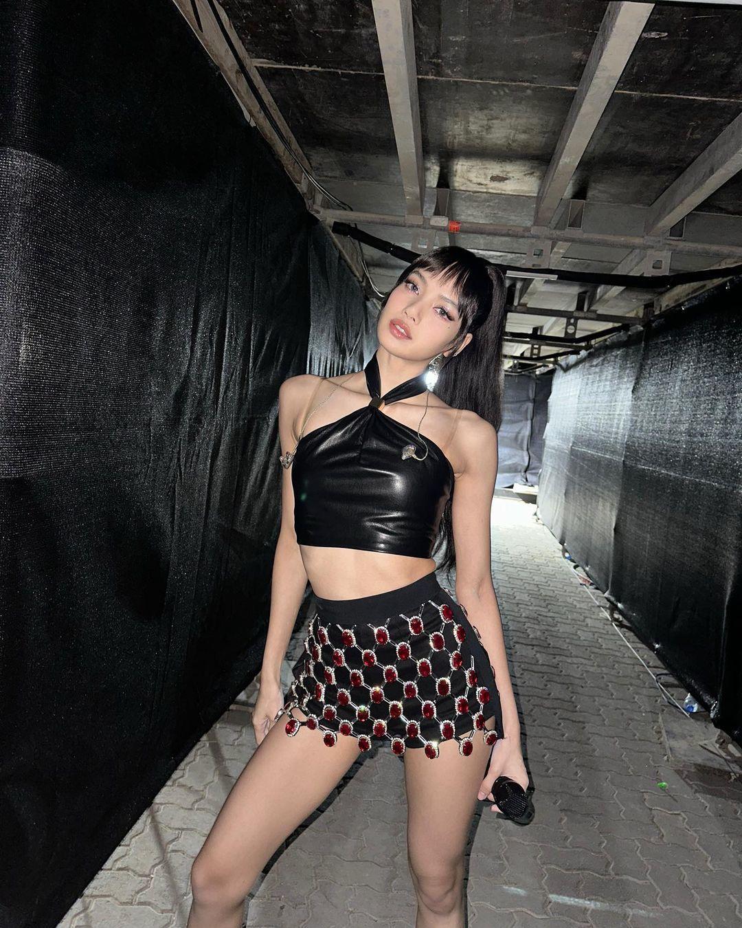 BLACKPINKLisa购买75亿韩元住宅，手中信用卡引韩国网友关注