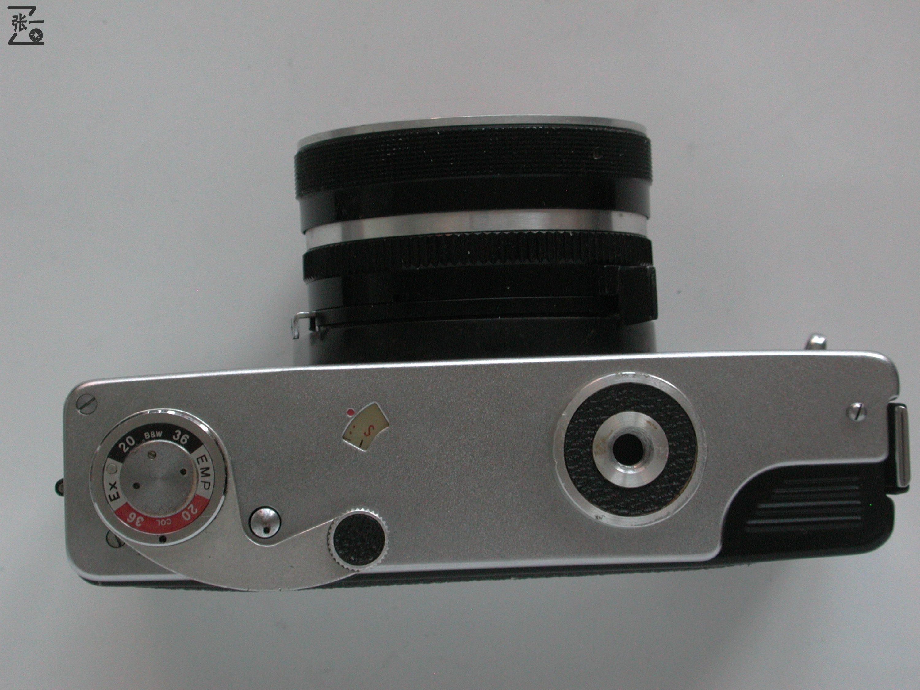 倒片旋钮在机身侧面的日本Fujica35Auto-M旁轴相机！1962年问世