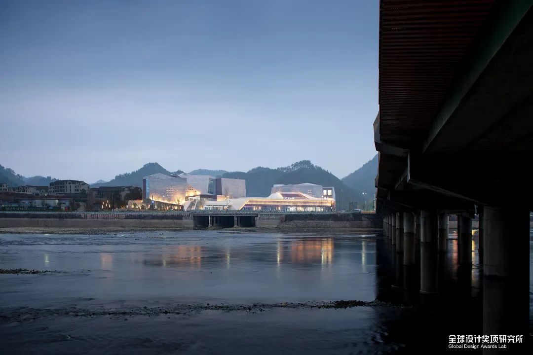 美国大奖456万美金,美国大奖得主20亿美金