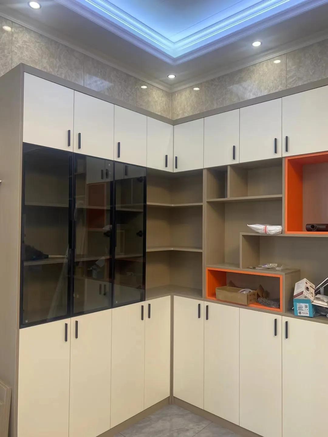 定制衣柜柜门什么材质的高档,衣柜的柜门用pet的优缺点