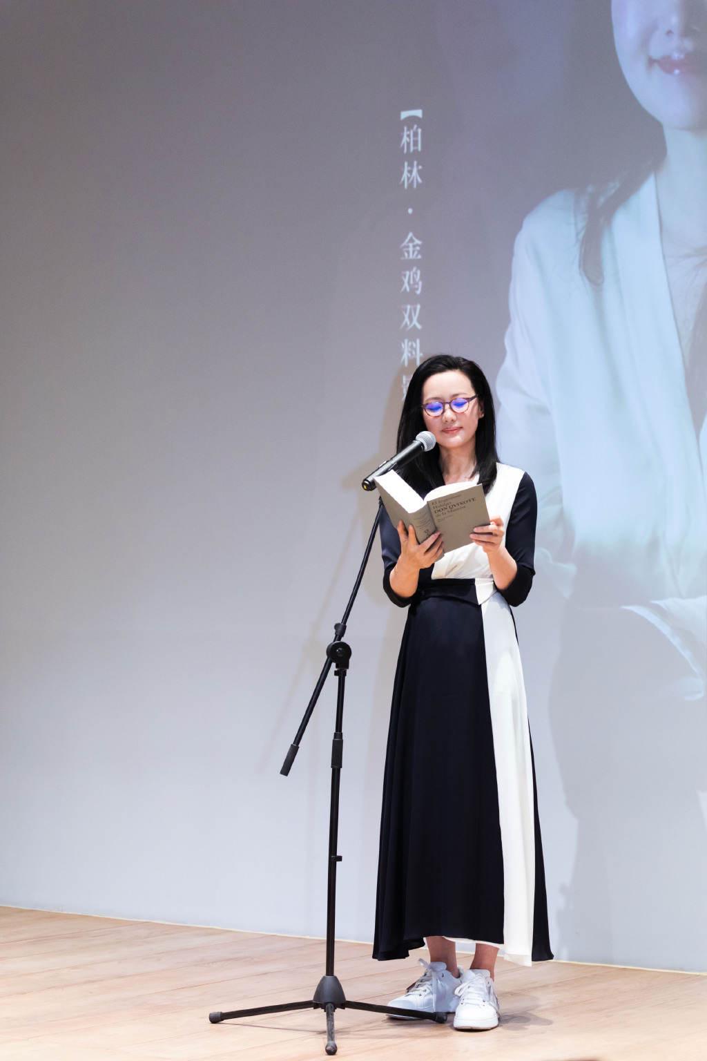 中年妇女穿裙子还是穿裤子好,中年女人穿裙子搭配什么鞋