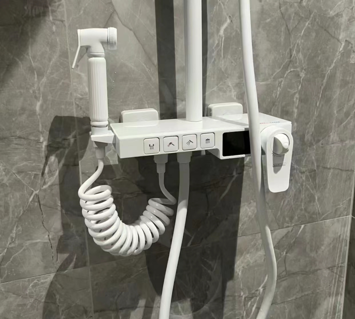 入住后花洒的真实感受,入住一年卫生间