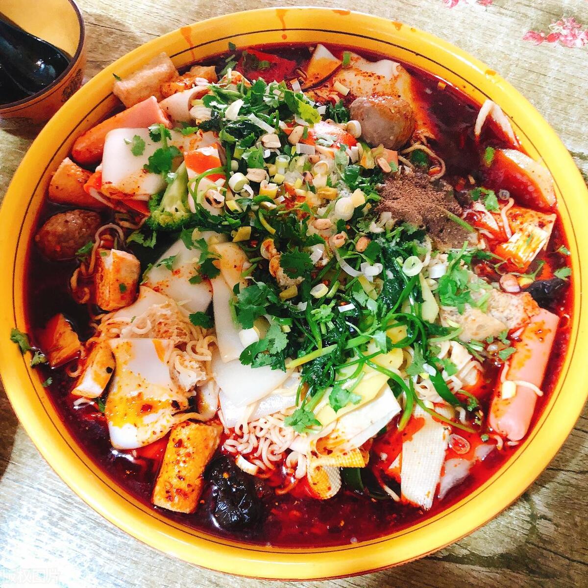 四川麻辣烫利润,四川麻辣烫生意一般得赚多少钱