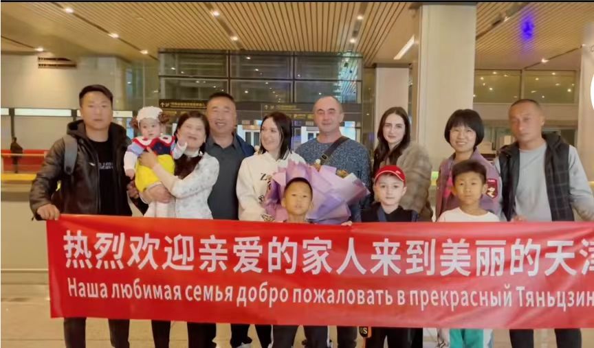 富二代崔凯瑞，娶崇拜毛主席的乌克兰美女，今带丈人一家定居中国