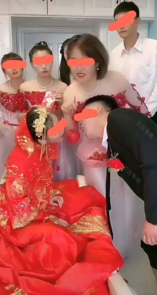 婚礼上新娘这个动作遭新郎掌掴,结婚扇新娘巴掌被伴郎围殴后续