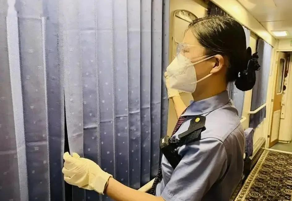 火车内的4个“秘密”：神秘的乘务员规定和震撼的鸣笛传统！