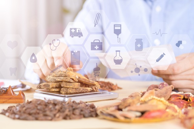 说中医治疗癌症的不是*子骗**就是傻子？