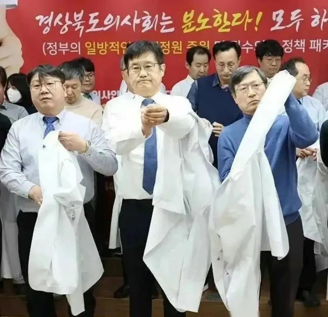 医生辞职带来不便,医院过度医疗挑战与应对