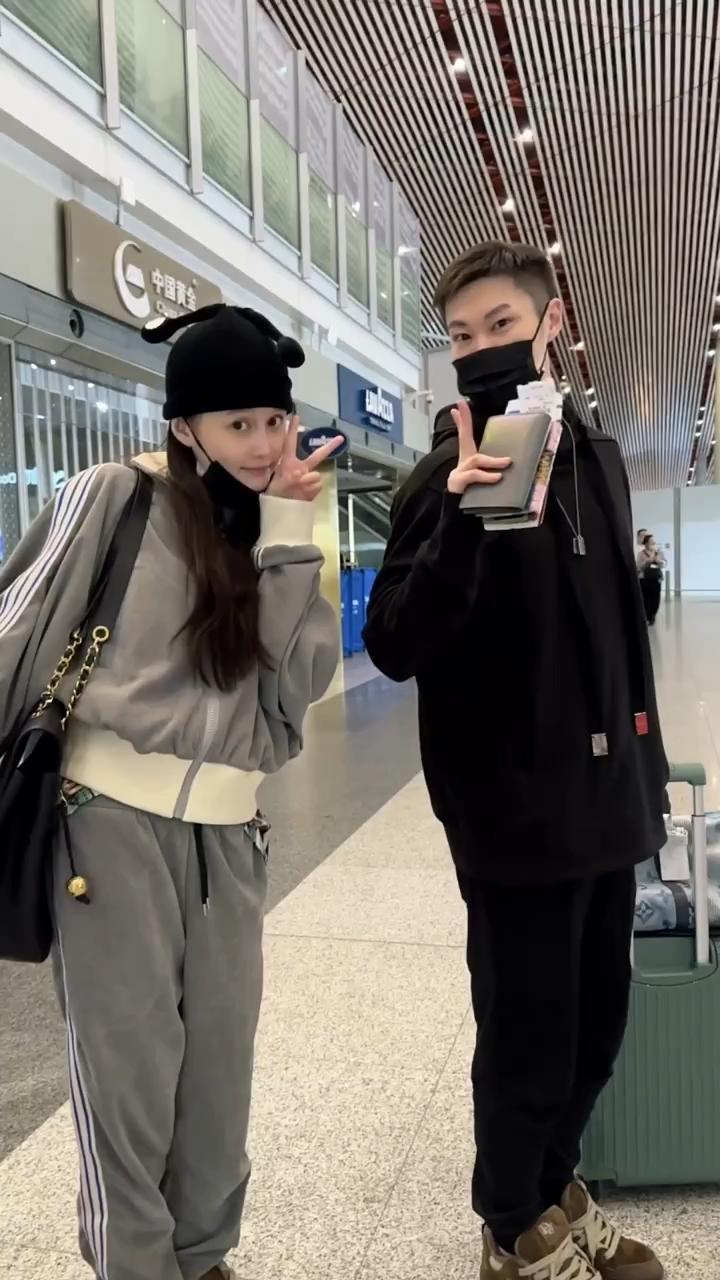 赵本山女儿球球自曝今年想结婚,赵本山女儿球球与男友同框