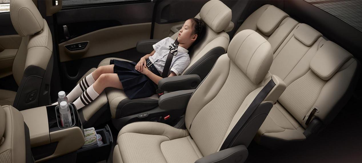 全新起亚嘉华实车很有商务风格,全新款起亚嘉华mpv版