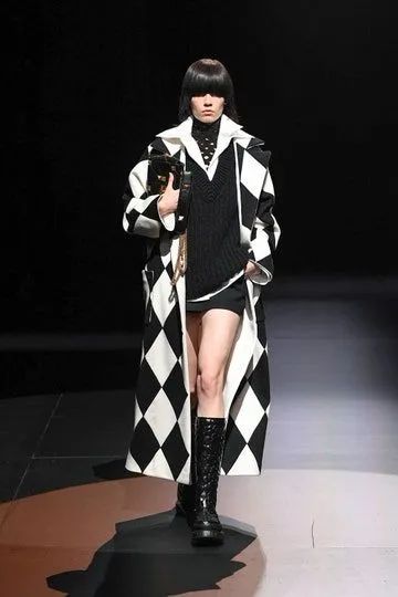 毛衣衬衫叠穿搭配什么裤子,冬天衬衫如何搭配毛衣