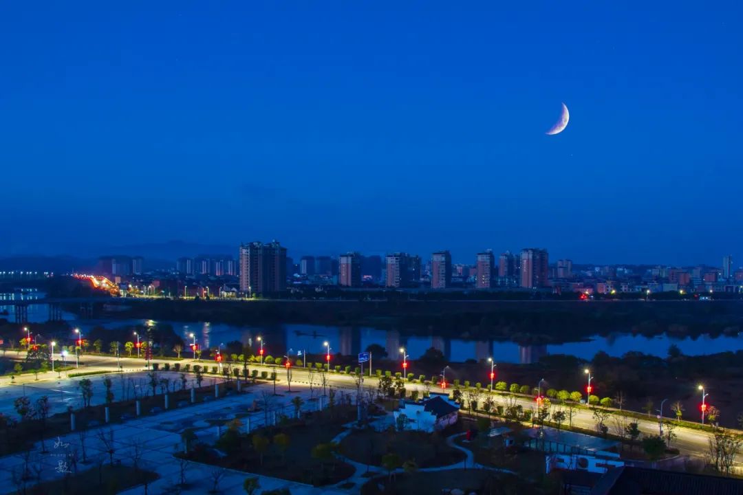 【上饶天下SHOW之铅山县】百年浮桥沧桑，百里信江画廊，辛弃疾巨雕缘何背城北望？