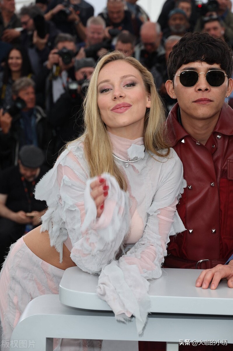 西班牙女星穿半身裙直播,西班牙女郎穿的裙子