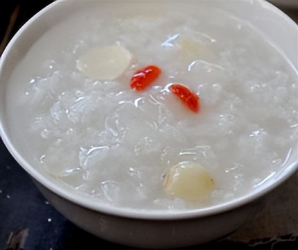 入秋皮肤痒起包怎么办,地肤子白鲜皮治皮肤瘙痒有绝招