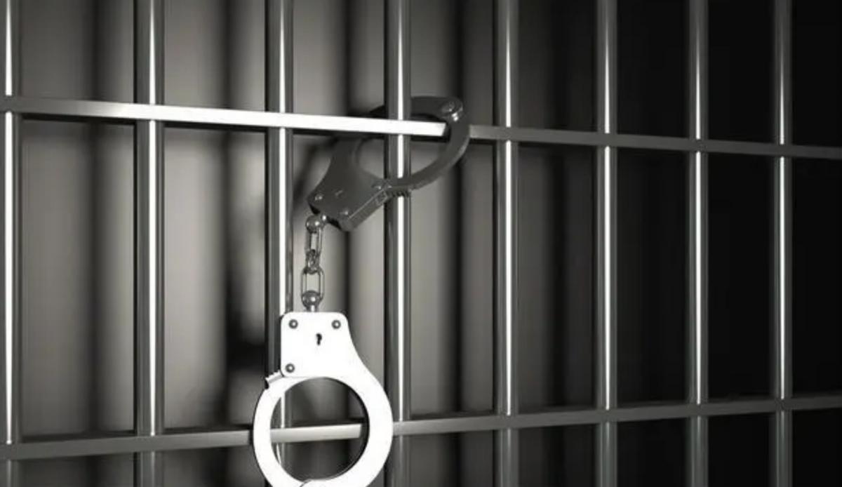 男子酒后侵害过路女子,男子性侵继女被杀案