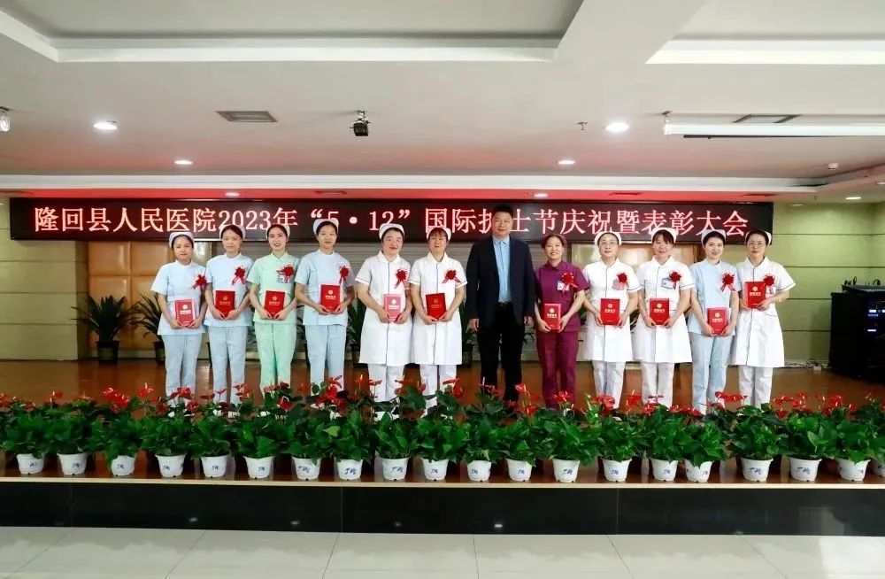 发展护士队伍改善护理服务演讲稿,发展护士队伍改善护理服务黑板报