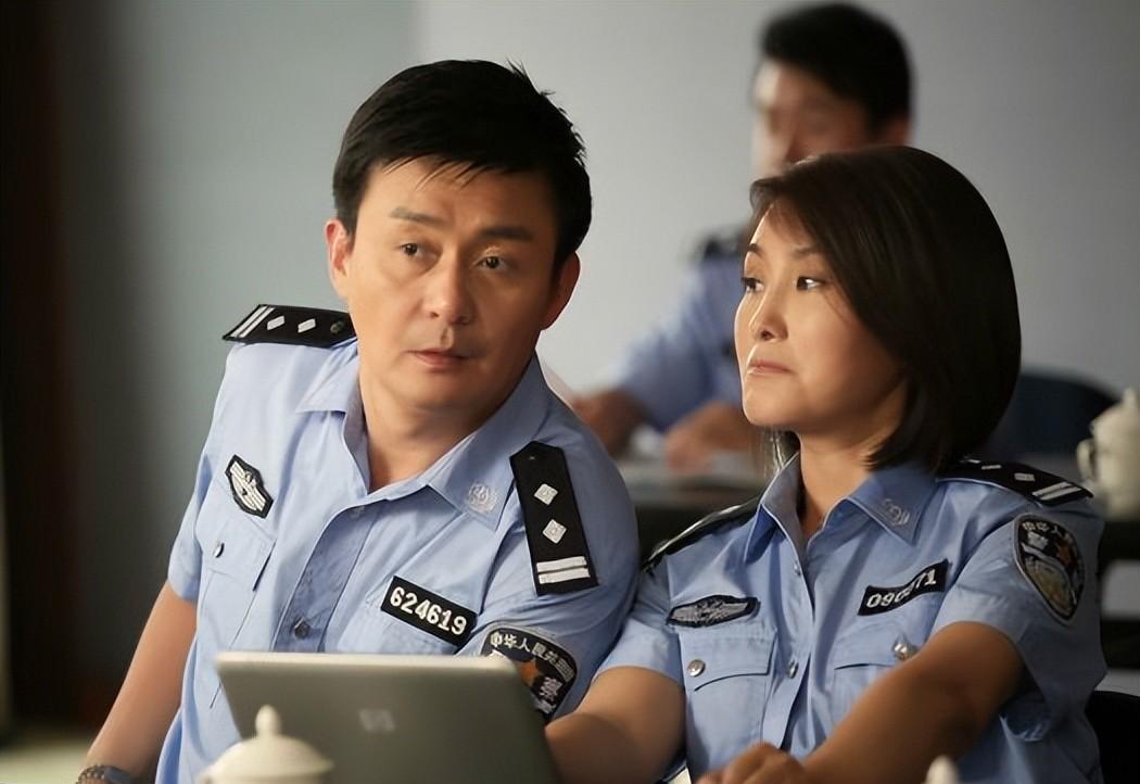 明明油头粉面，却偏要尬演警察，这6位女星演的刑警，真让人难受